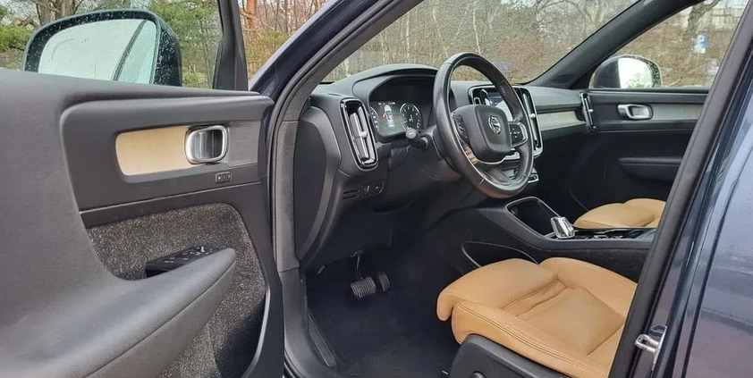 Volvo XC 40 cena 102500 przebieg: 175000, rok produkcji 2019 z Gdańsk małe 79
